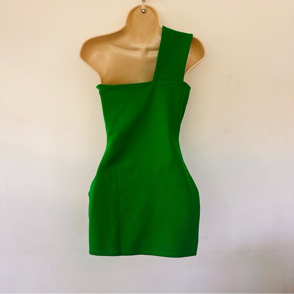 Superdown Revolve Rockie One Shoulder Dress in Green - size Medium - Picture 3 of 9